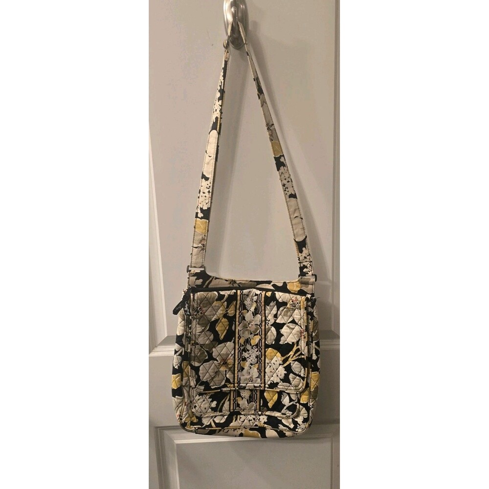 Vera Bradley Hipster Mailbag Crossbody Bag Retired Dogwood Floral Cottage Boho